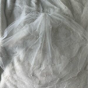 New - Tulle Veil with Pearls